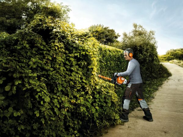 STIHL HS 82 R Petrol Hedge Trimmer, HS82