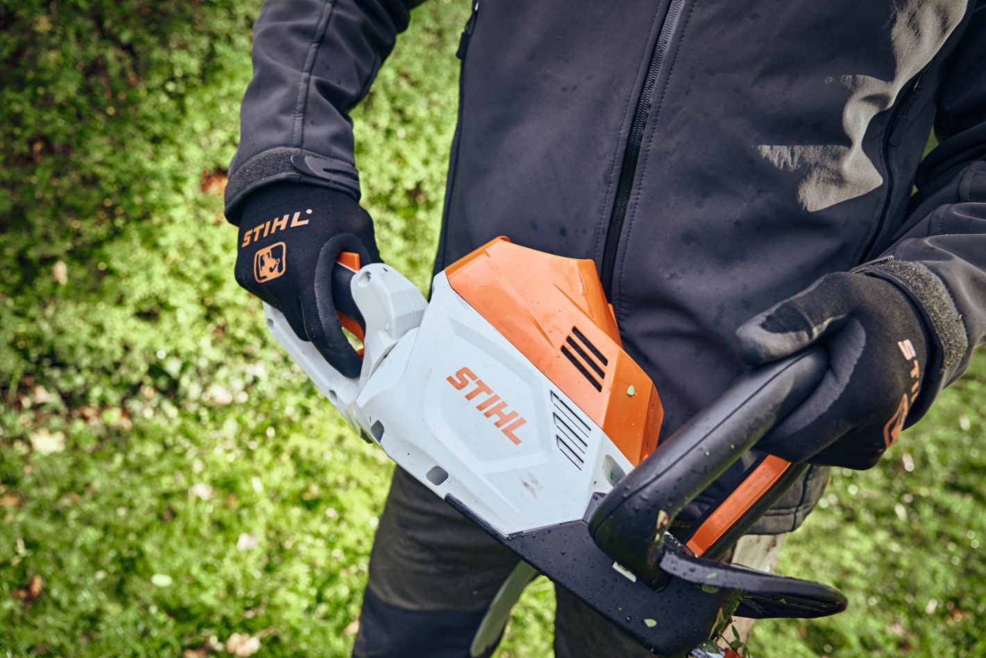 STIHL HSA 100 Battery Hedge Trimmer AP System Skin Only, HSA100