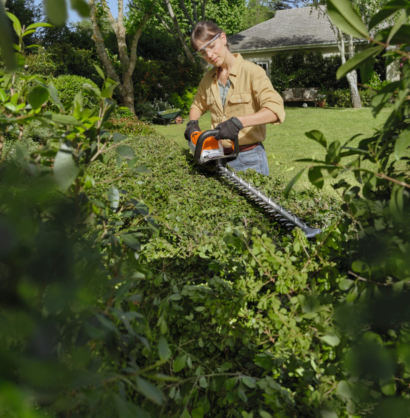 STIHL HSA 60 Battery Hedge Trimmer AK System With Battery and Charger, HSA60