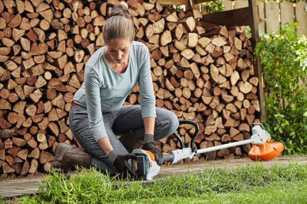 STIHL FSA 57 Battery Grass Trimmer AK System With Battery and Charger, FSA57