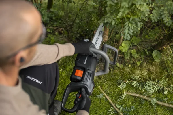Husqvarna Aspire™ Chainsaw 18V With 4.0Ah Battery and 2.5Ah Charger