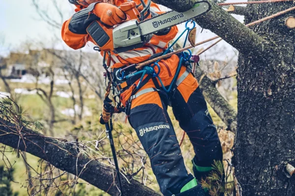 Husqvarna T542i XP? 12in Bar Top Handle Chainsaw without battery and charger