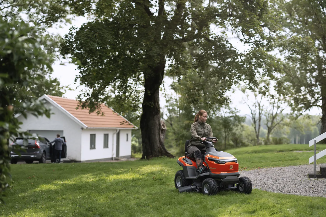 Husqvarna Battery Powered TS 100i Ride On Mower, TS100