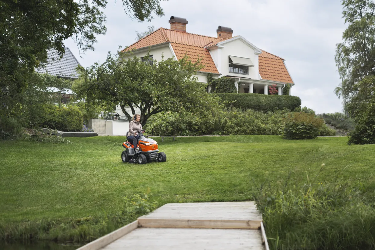 Husqvarna TS 112 Ride On Mower, TS112