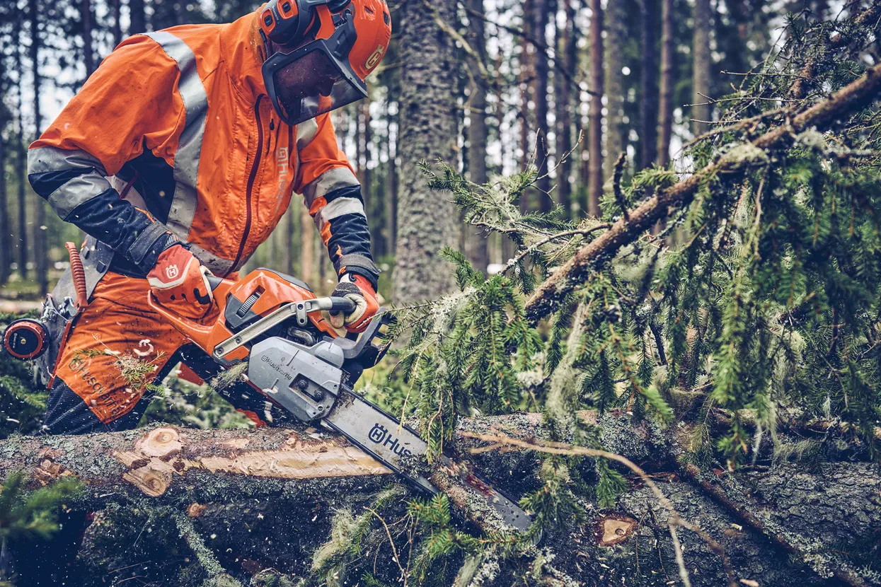 Husqvarna 562 XP® Mark II 20 in Bar Professional chainsaw