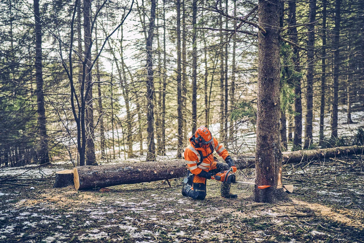 Husqvarna 562 XP® Mark II 20 in Bar Professional chainsaw