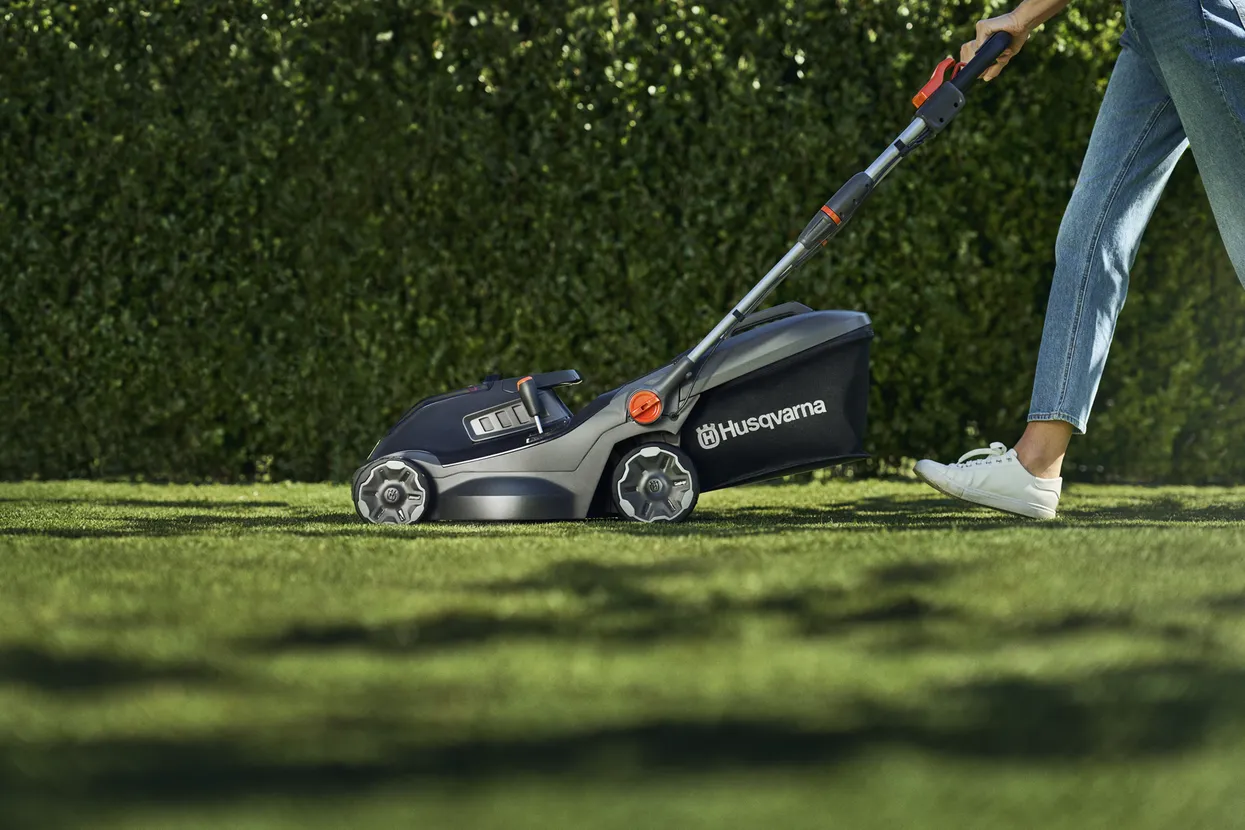 Husqvarna Aspire™ Lawnmower 18V 34cm Without Battery and Charger